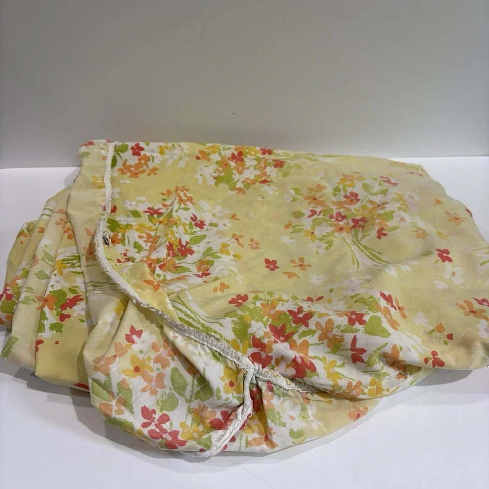 Vtg 70s Burlington House Love Knots Twin Fitted Sheet Yellow Floral Percale MCM